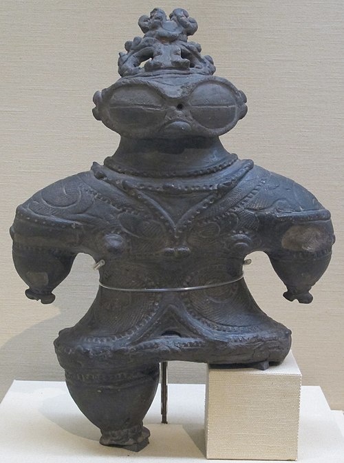 céramique dogu de la période jomon